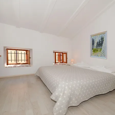 Borgo לינה וארוחת בוקר מוטובון