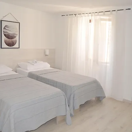 Borgo לינה וארוחת בוקר מוטובון