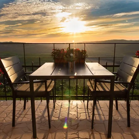 Borgo לינה וארוחת בוקר מוטובון