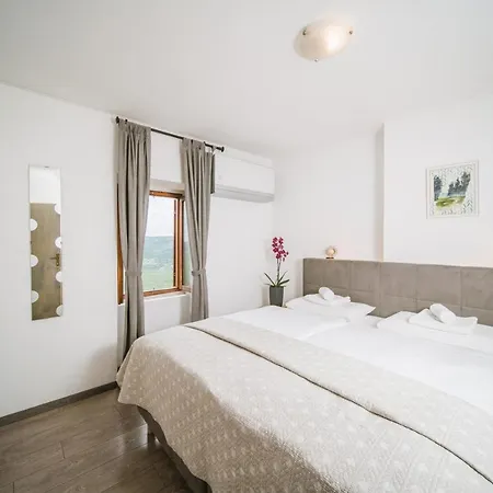Borgo Nocleg ze śniadaniem 3*